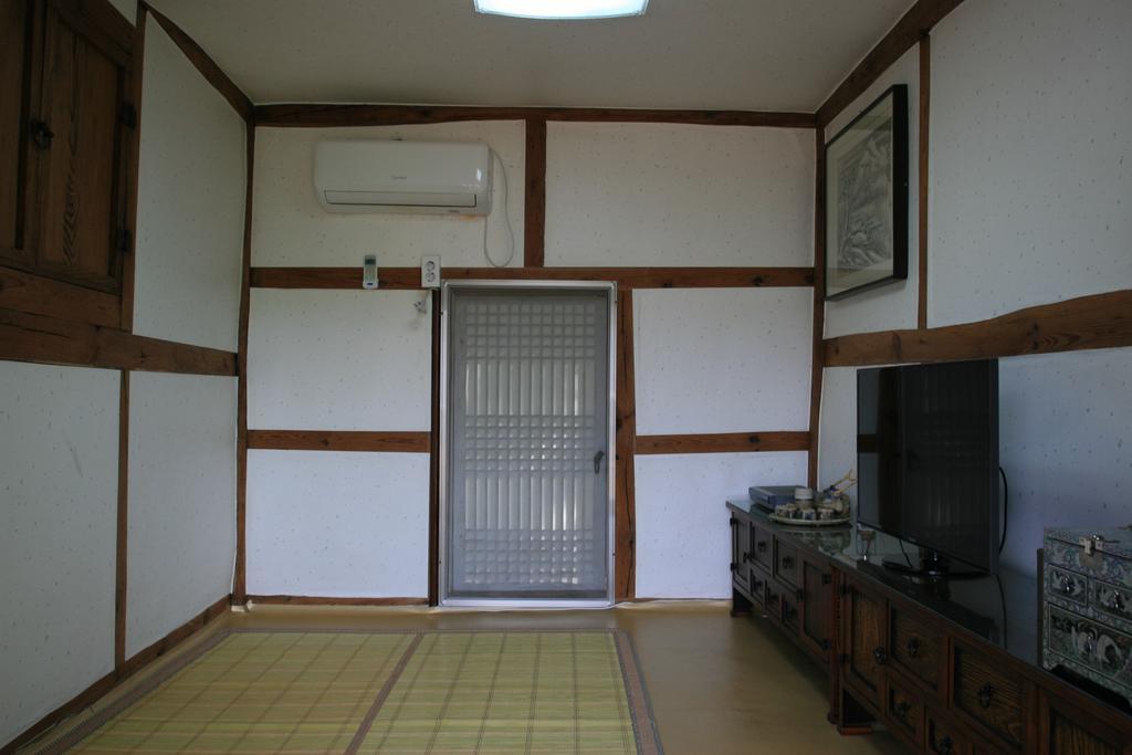 Jinrae Lee'S Traditional House Boseong Exterior foto